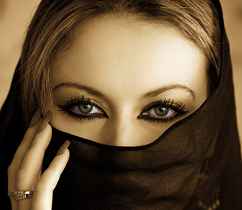 Beautiful eyes Wallpapers Download | MobCup