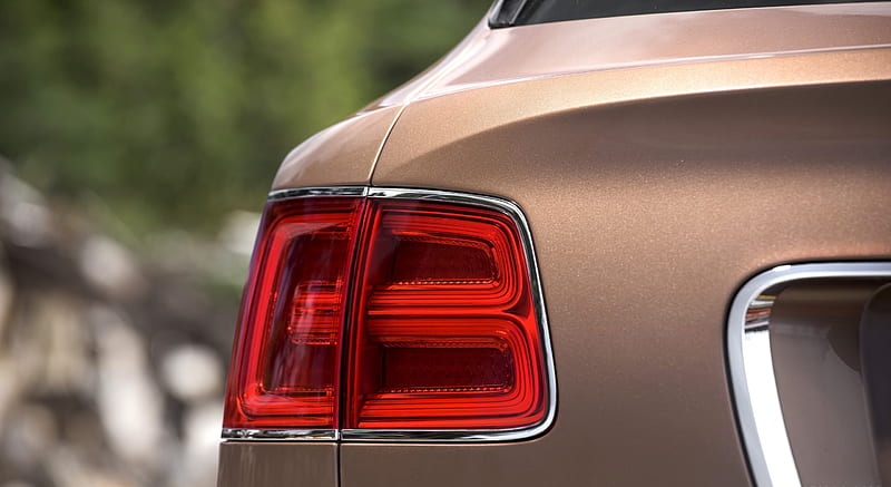 2017 Bentley Bentayga - Tail Light, car, HD wallpaper | Peakpx