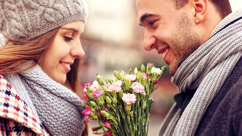 Beautiful Smiley Couple With Flowers Couple, HD wallpaper