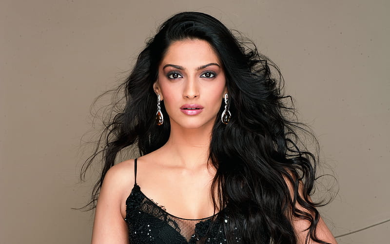 Sonam Kapoor Indian actress, makeup, brunette, bollywood, black dress, beautiful woman, HD wallpaper