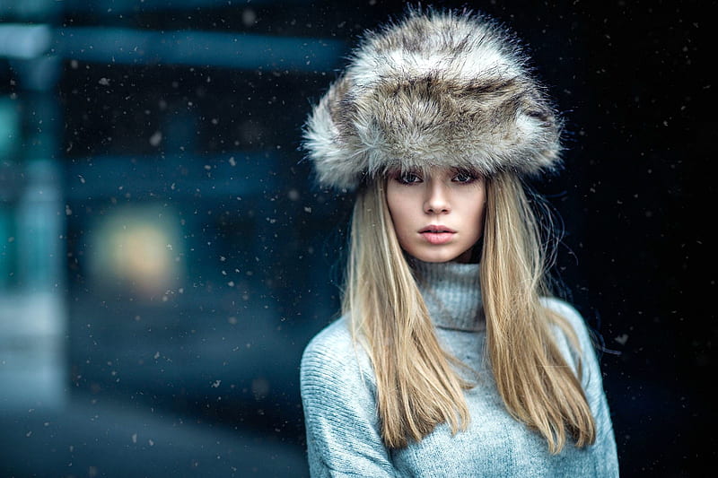 Beautiful Woman in Fur Hat, model, snow, blonde, fur, hat, HD wallpaper