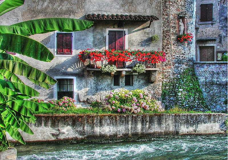 Small and beautiful town in Northern Italy, town, bonito, northern, small, italy, HD wallpaper Small and beautiful town in Northern Italy, town, bonito, northern, small, italy, HD wallpaper