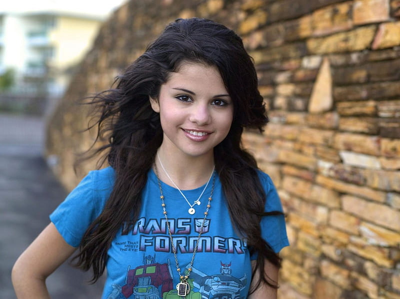 Selena Gomez with oldschool TF shirt on., selena, shirt, gomez, with, tf, oldschool, HD wallpaper