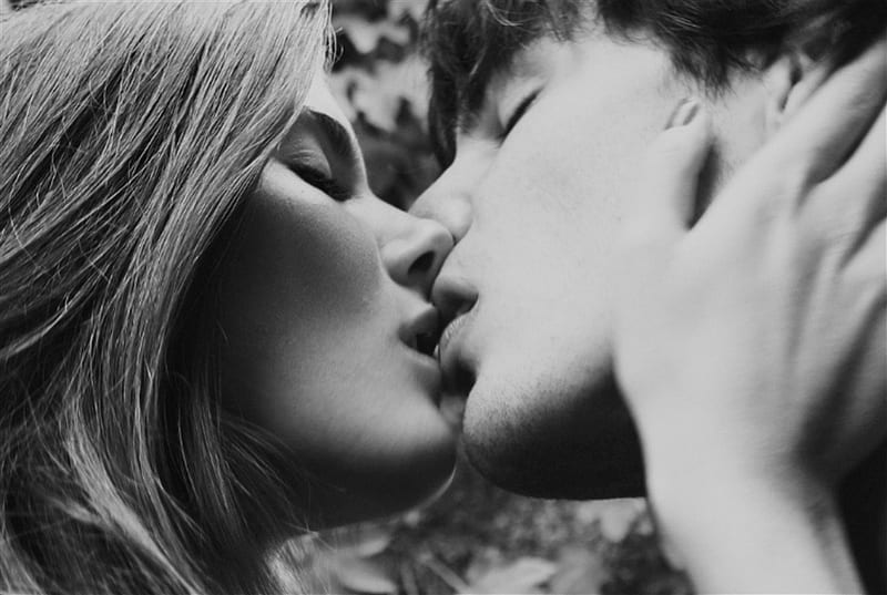 This Kiss, black and white, kiss, couple, love, HD wallpaper | Peakpx