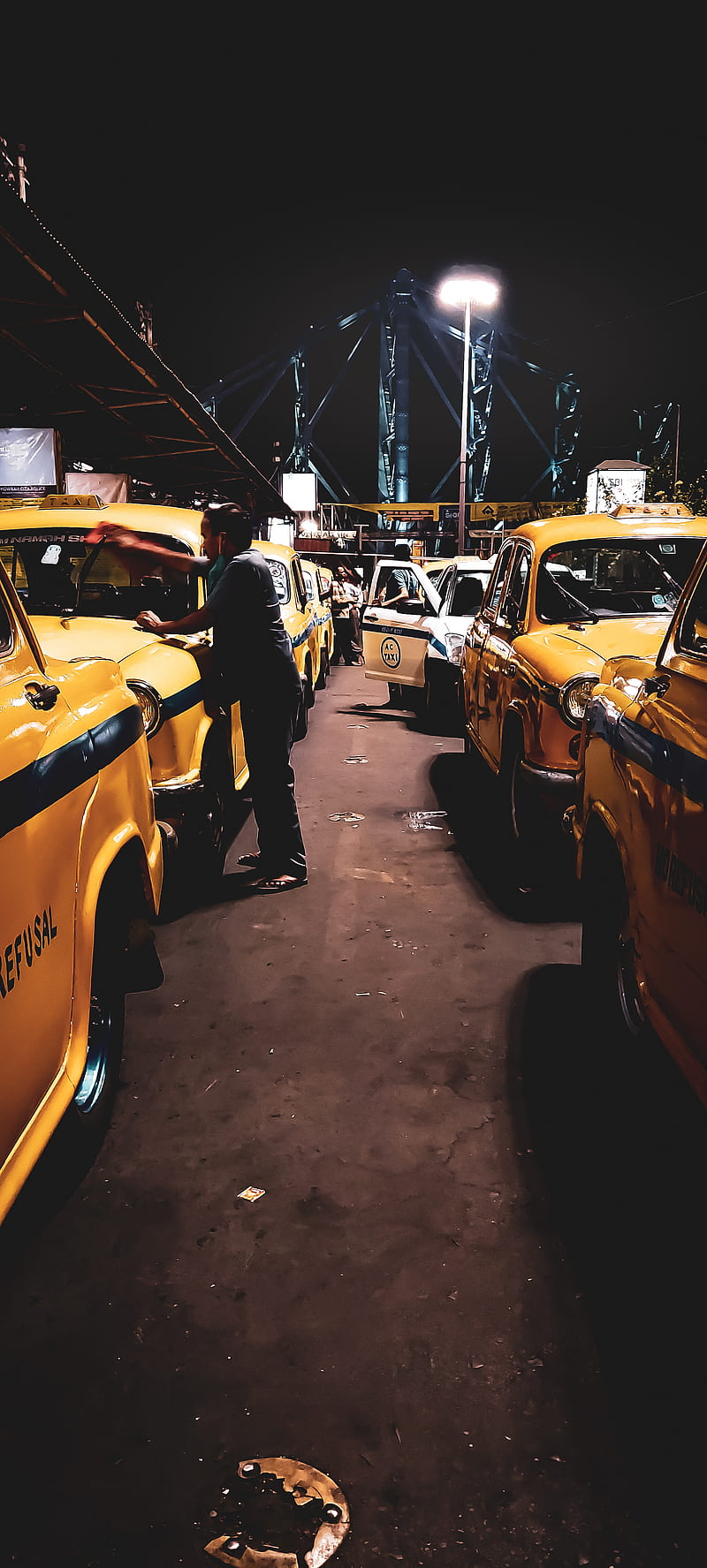 Night Kolkata, night life, yellow taxi, HD phone wallpaper