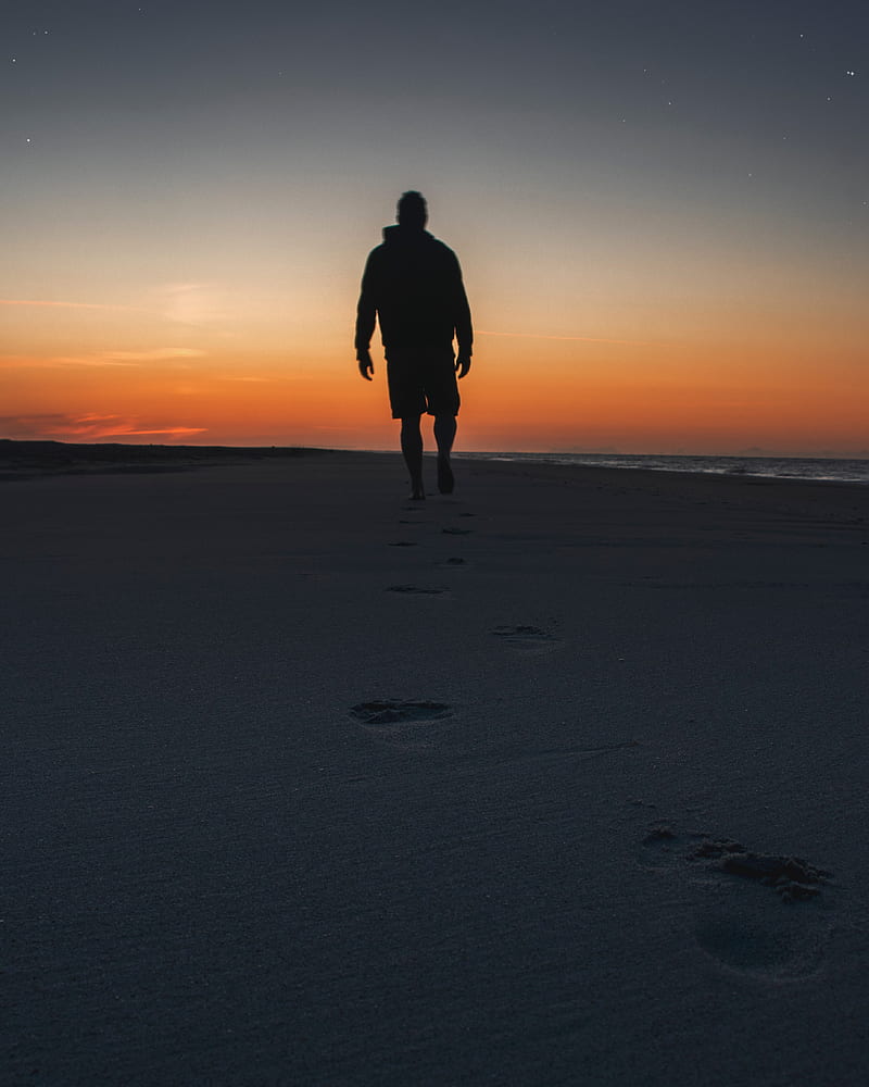 silhouette, sand, footprints, beach, sea, sunset, twilight, HD phone wallpaper