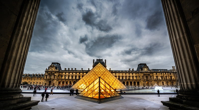 view of the louvre museum in france r, museum, glass, courtyard, columns, pyramids, r, clouds, HD wallpaper