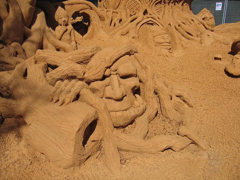 Sand Face in Tree Roots, shapes, sand, face, figures, HD wallpaper