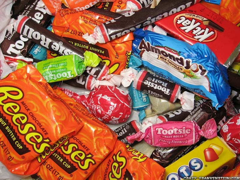 Trick or Treat!, reeses, candy, candy corn, hersheys, trick or treat, nestle, halloween candy corn, halloween candy, HD wallpaper