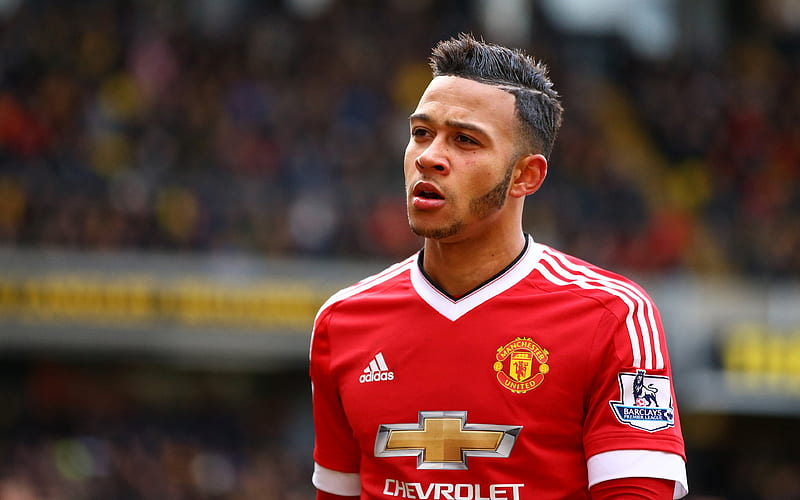 Man Utd flop Memphis Depay dons 'Peaky Blinders' outfit on Holland