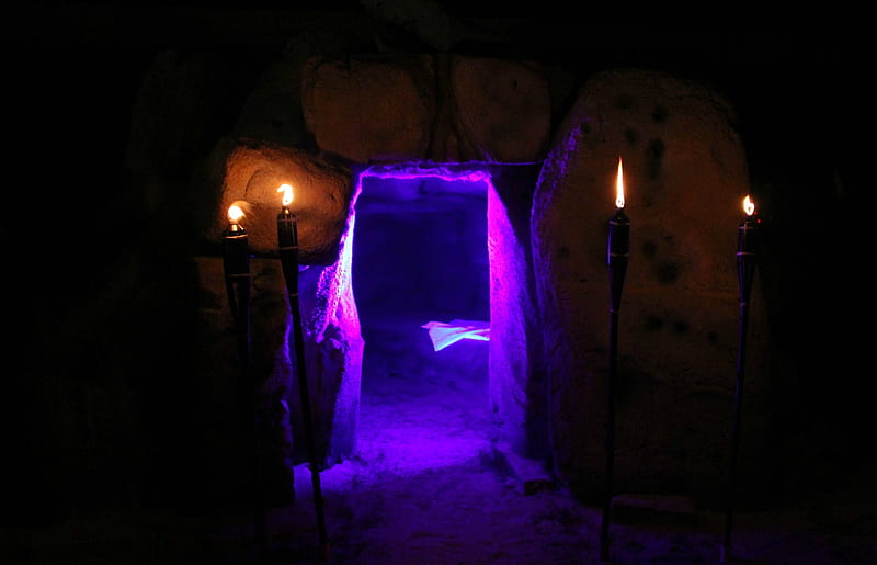 Easter Sunday ~ Jesus Is Risen, tomb, torches, flames, cloth, doorway, HD wallpaper