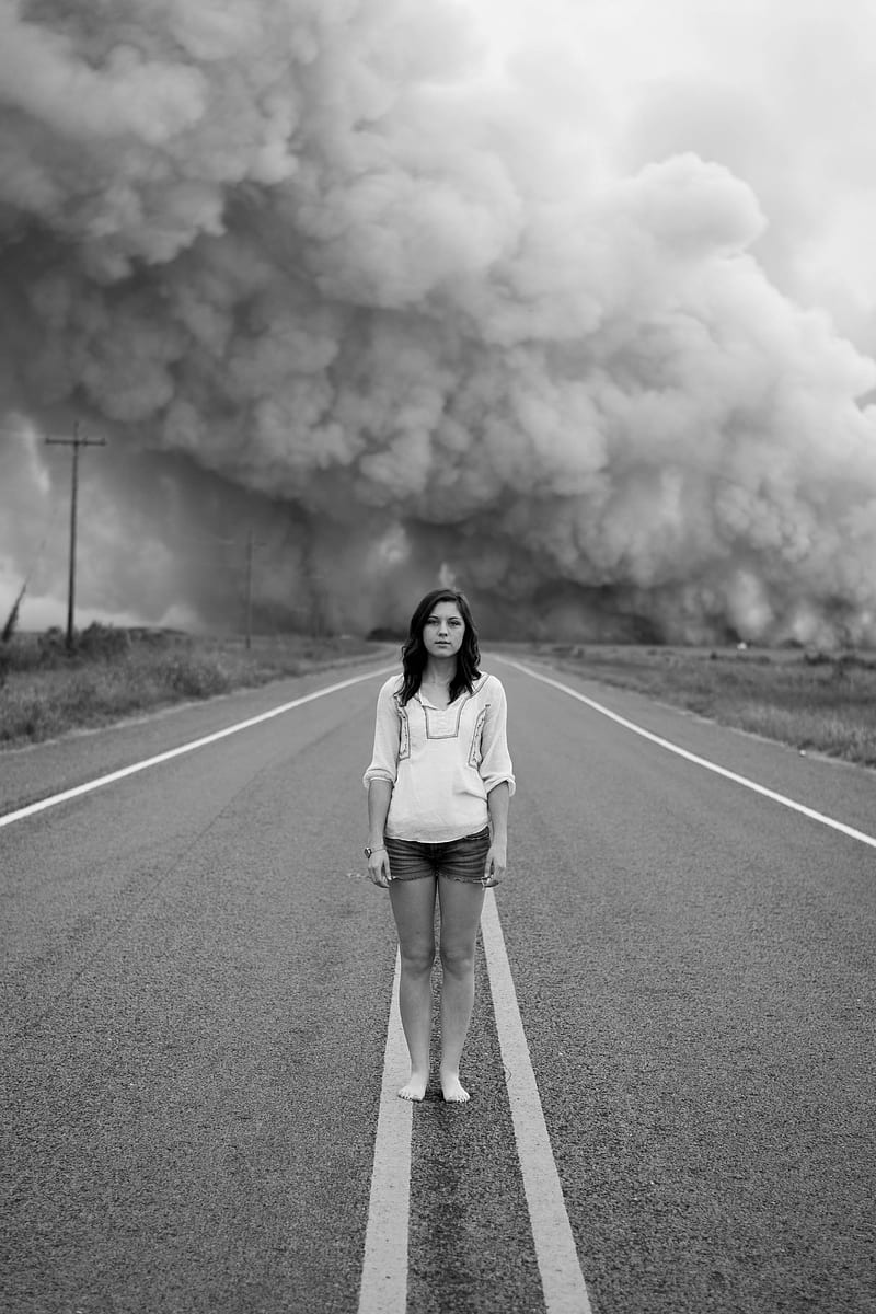 grayscale of woman standing in the middle of the road, HD phone wallpaper
