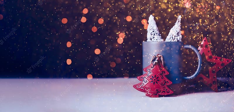 Premium . Christmas tree and star on mug with bokeh festival light background, Dual Monitor Holiday, HD wallpaper