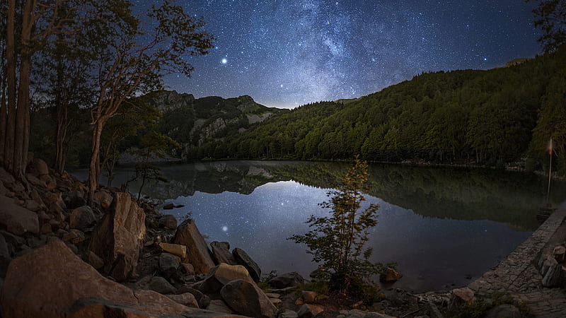 Italy Forest And Lake Mountain Under Sky With Stars Nature, HD wallpaper
