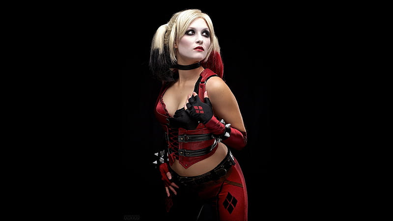 Girl Is Wearing Red And Black Harley Quinn Halloween Costume In Black Background Halloween Costume, HD wallpaper