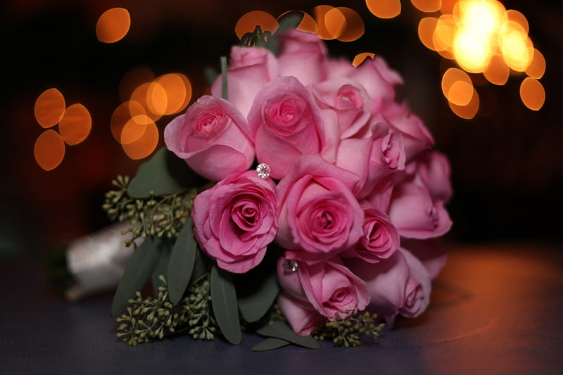 ๑๑ Glowing night ๑๑, pretty, glow, special, lights, sweet, love, siempre, flowers, fresh cut flowers, night, lovely, pink roses, bouquet, merry christmas, positive energy, precious, nature, HD wallpaper