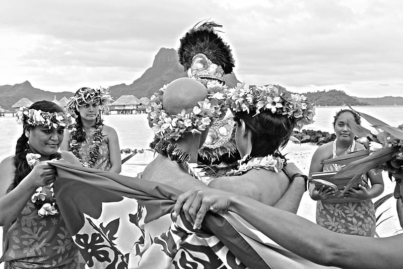 Island Beach Wedding on Paradise Desert Island Bora Bora Polynesia, polynesia, french, marriage, sea, beach, ceremony, lagoon, sand, tribal, love, couple, maori, tahitians, exotic, islands, happiness, ocean, marries, pacific, peace, escape, wedding, south, paradise, island, tahiti, polynesians, tropical, vows, HD wallpaper