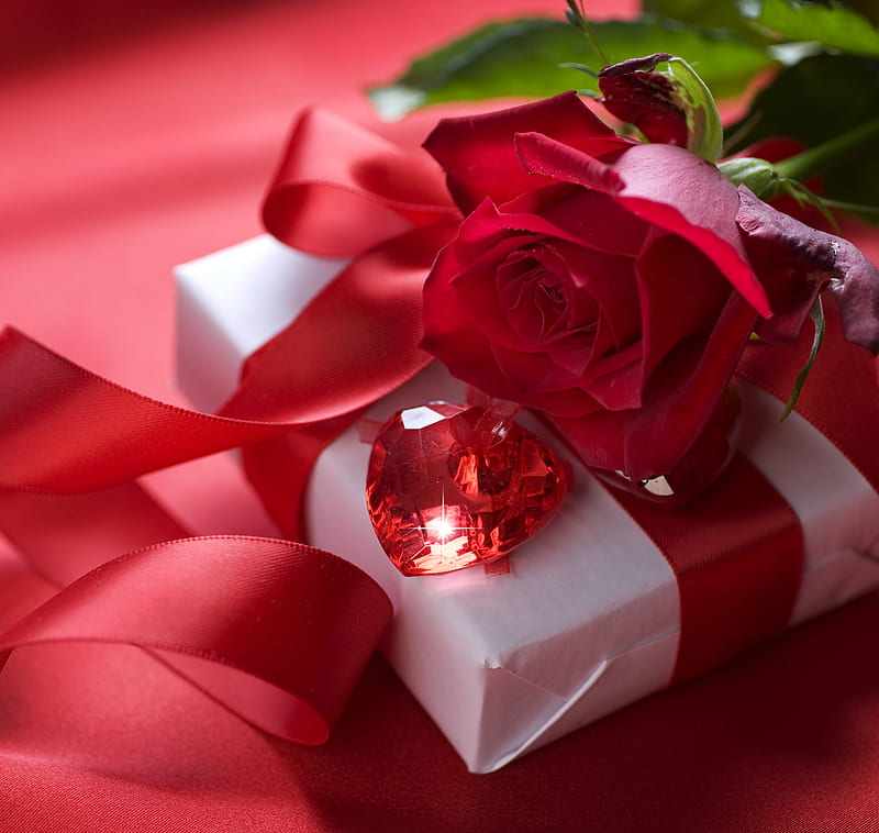 Romantic gift, red roses, red, wonderful, rose, box, bonito, valentine, red rose, graphy, nice, merry, gentle, tenderness, stone, love, harmony, present, romantic, romance, holiday, christmas, ribbon, gift, elegantly, cool, heart, flower, sweetness, crystal, HD wallpaper