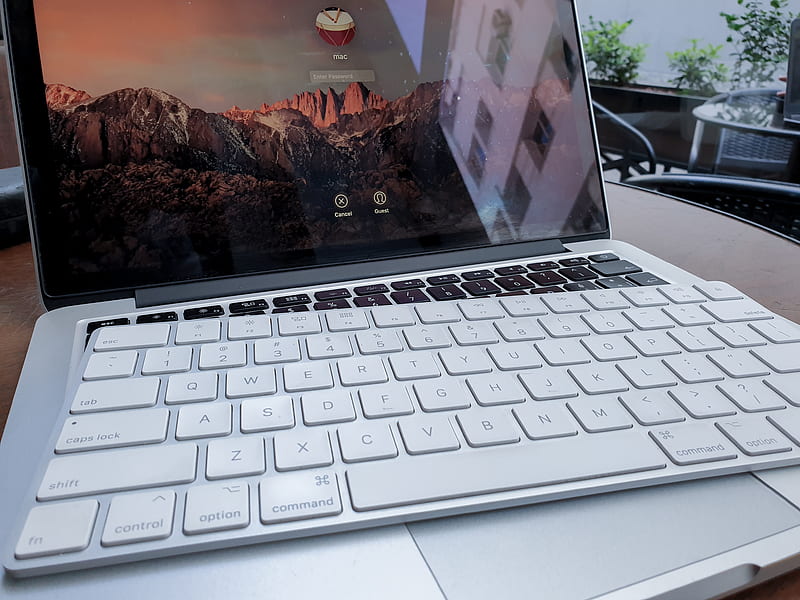 Apple keyboard on MacBook Pro, HD wallpaper
