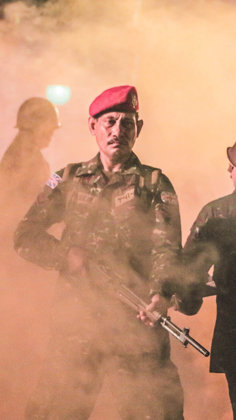 Soldier in smoke , army man, HD phone wallpaper