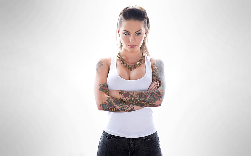 Christy Mack, brunettes, tattoos, models, simple background, arms crossed, HD wallpaper