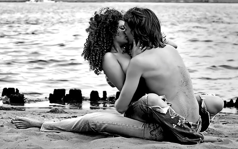 summer love, sensual, wet, black, man, woman, sexy, beach, sand, water, love, white, HD wallpaper