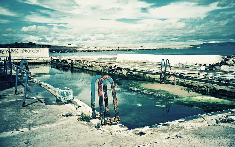Abandoned swimming pool - Lomo style with the film, HD wallpaper
