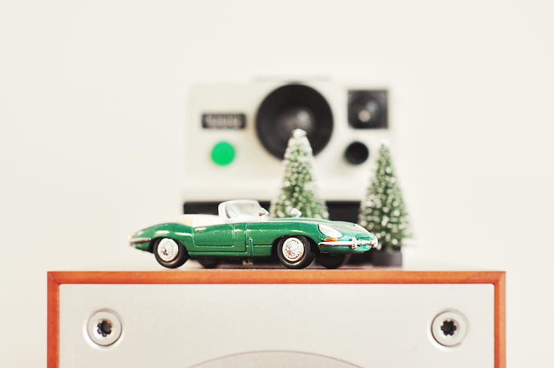 selective focus graphy of green coupe die-cast model, HD wallpaper