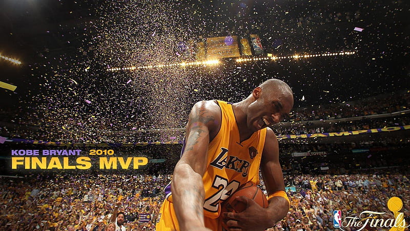 Kobe Bean Bryant With A Back In Background Of People And Lights Kobe Bean Bryant, HD wallpaper