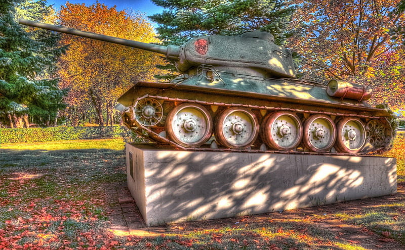 a russian t-34 tanks as a monument r, autumn, tank, monument, r, trees, HD wallpaper