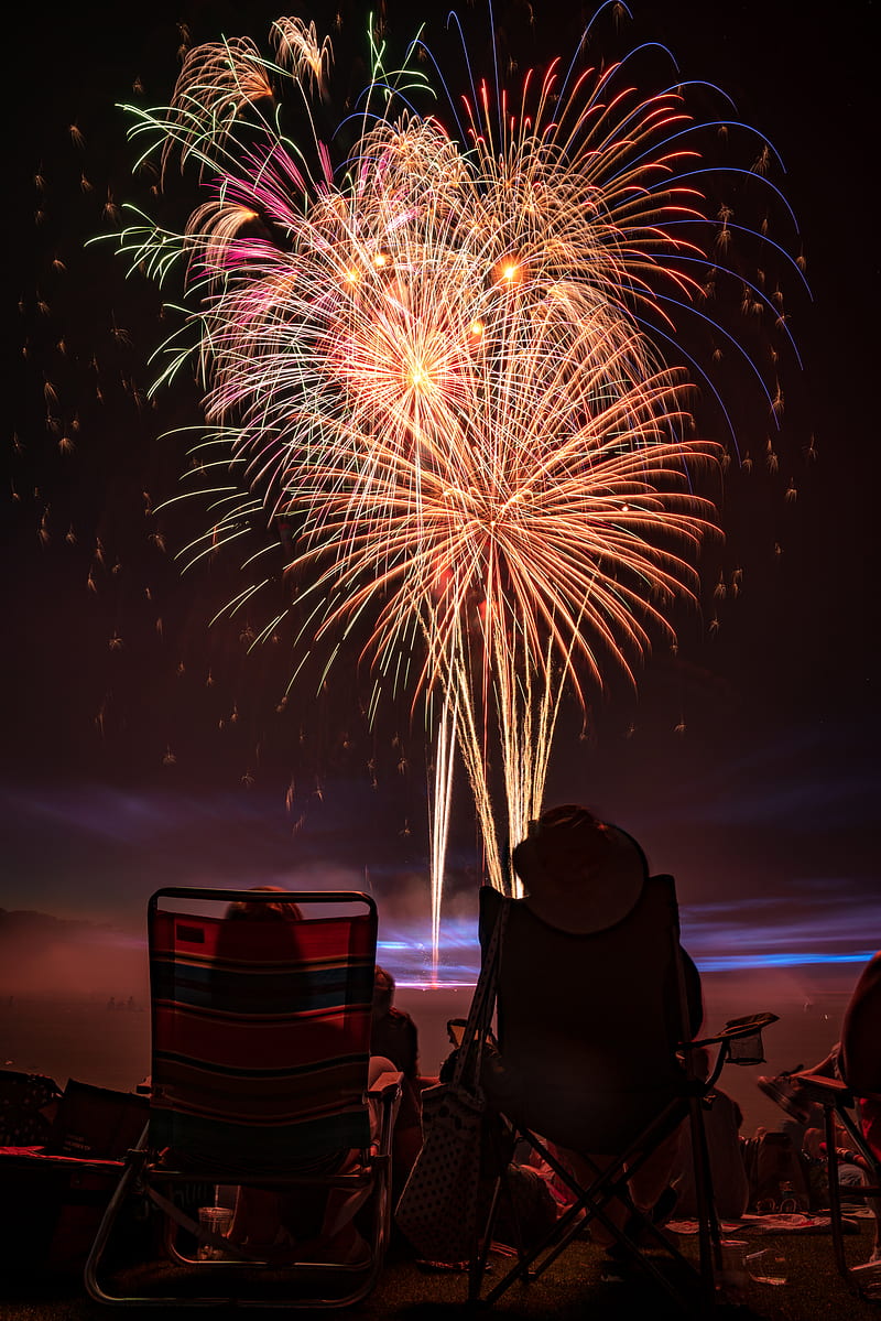 two people watching fireworks display, HD phone wallpaper