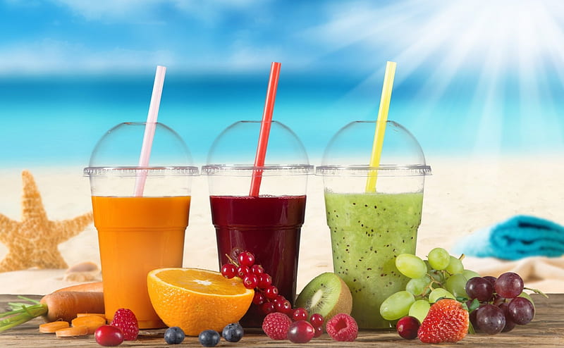 Fresh juice drinks on the beach, table, refreshing, ocean, straws, sunlight, beach towels, sky, clouds, starfish, lids, fruit, sand, cups, HD wallpaper