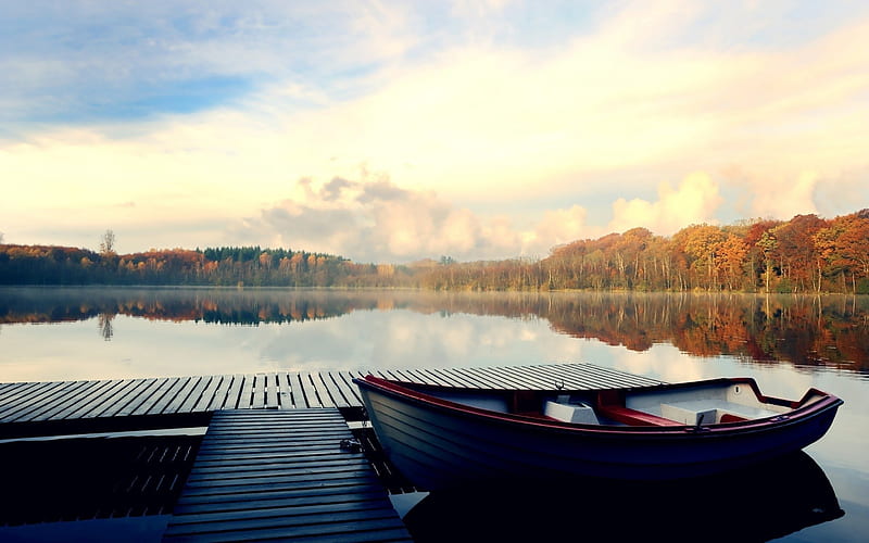 Boat On A Peaceful Lake, HD wallpaper