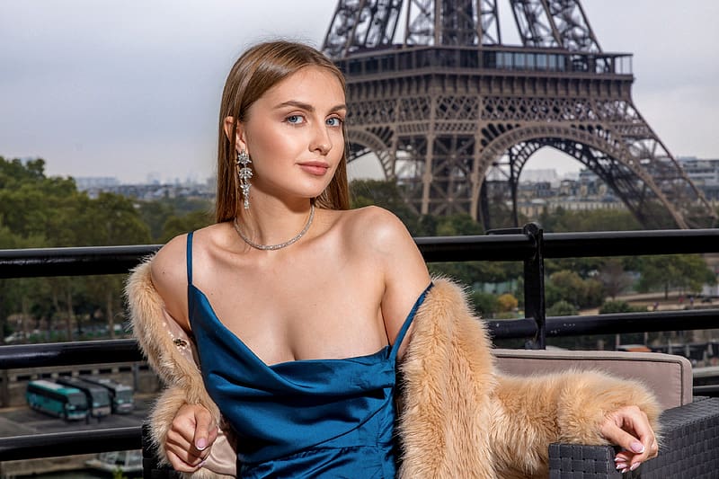 Lena Reif at the Eiffel Tower, model, paris, dress, blonde, fur coat, HD wallpaper