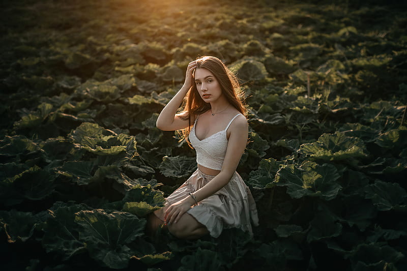 Girl In Vegetable Field Sun Rays From Behind, girls, model, HD wallpaper