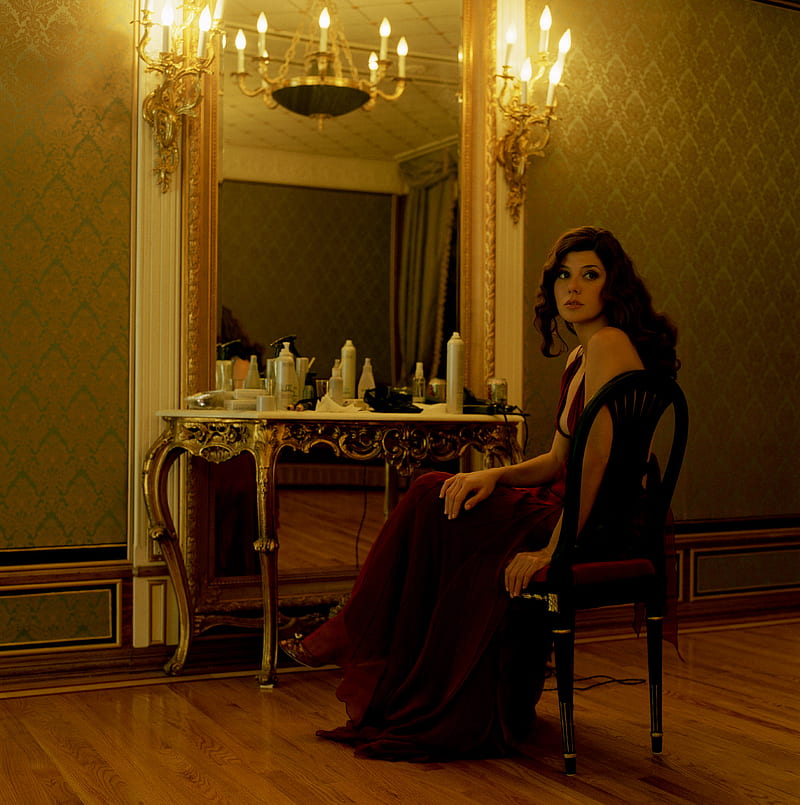 Marisa Tomei, actress, women, candles, mirror, looking into the distance, red dress, reflection, HD phone wallpaper
