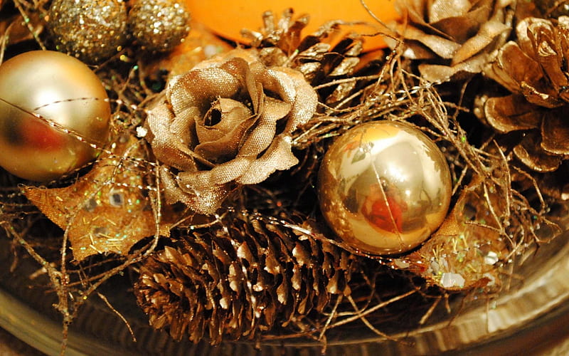 gold Christmas decorations, Christmas, New Year golden balls, HD wallpaper