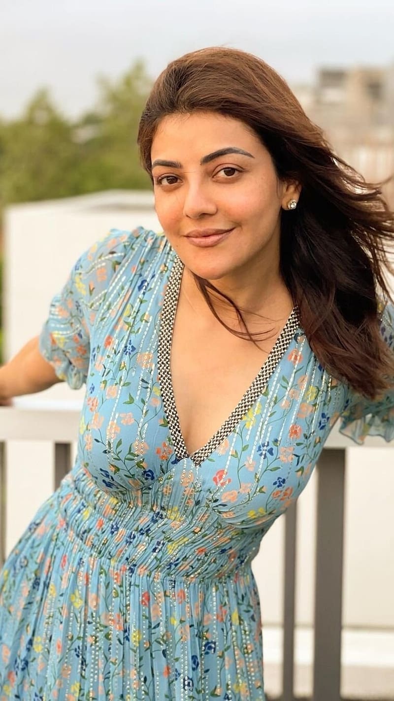 Kajal Heroine, Blur Background, actress, indian, model, HD phone wallpaper