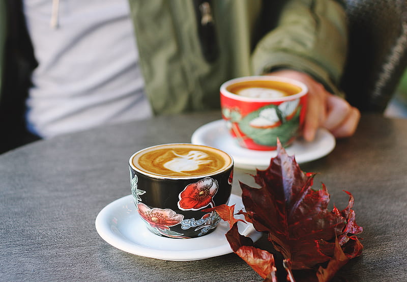selective focus of black floral cup on white saucer with latte, HD wallpaper