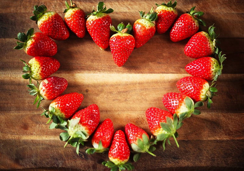 Strawberry heart, strawberries, forma, wood, heart, HD wallpaper