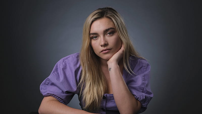 Actress Florence Pugh With Blonde Hair And Purple Dress In Gray Background Florence Pugh, HD wallpaper