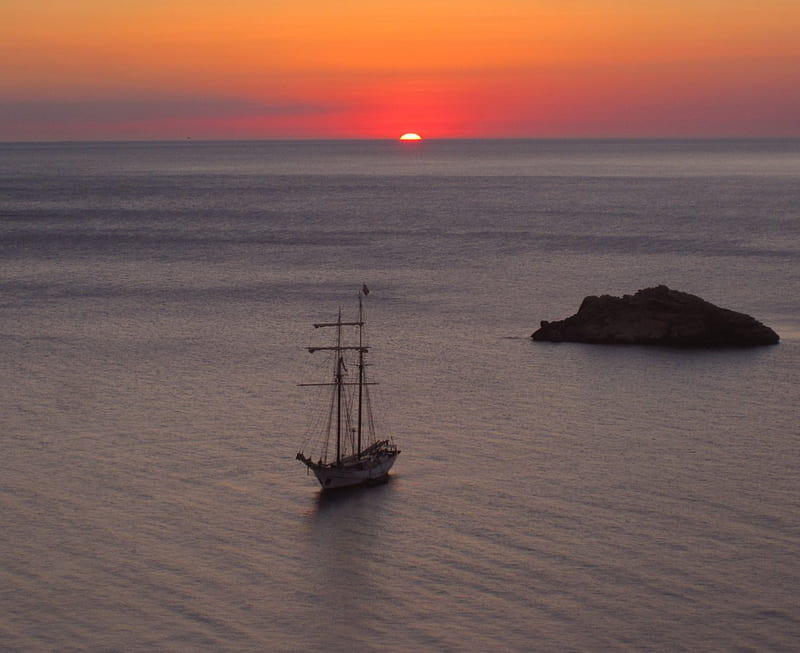 Sunset at Es Vedra Ibiza, red, sun, bonito, sunset, sea, graphy, boat, water, sunsets, nature, HD wallpaper