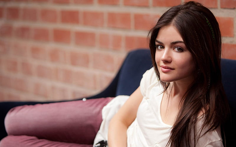 lucy hale relaxing-girl, HD wallpaper