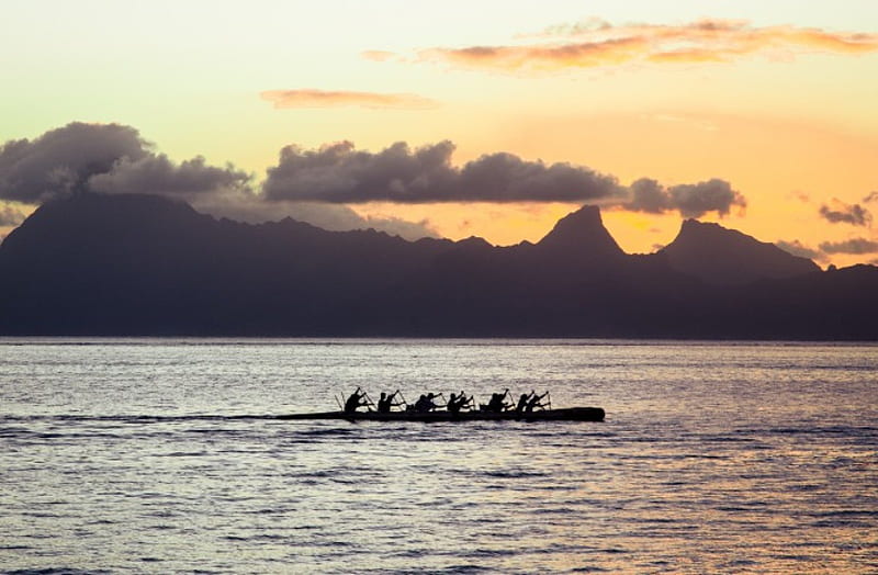 Tahiti Canoe at Sunset, islands, exotic, ocean, dusk, sunset, canoe, sea, bora bora, boat, paradise, rowing, evening, island, tahiti, tropical, HD wallpaper