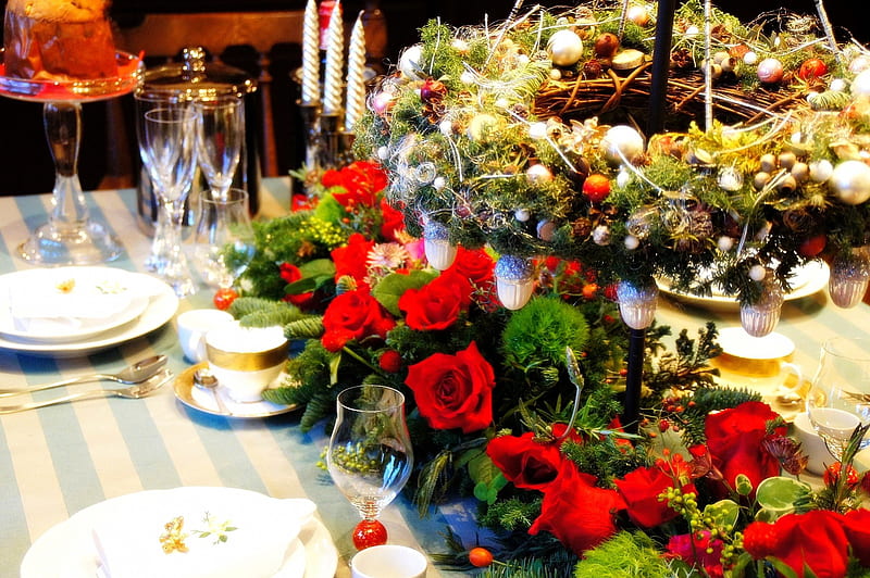 HOLIDAY TREAT, table, holidays, festive, decoration, party, arrangement, roses, treat, HD wallpaper
