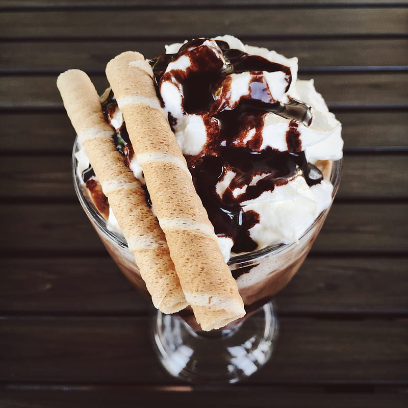 frappe with chocolate crunch sticks on footed glass, HD phone wallpaper