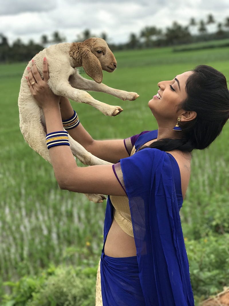 Haripriya Isai on Instagram: “Different dimensions of valar just in one  scene.. #valar#kanmani#suntv#sun… | Actresses, Indian actress pics, South  indian actress hot