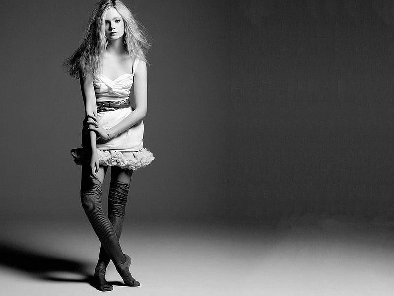 Elle Fanning, model, legs, lingerie, black white, bonito, Elle, Fanning, stockings, actress 2017, HD wallpaper