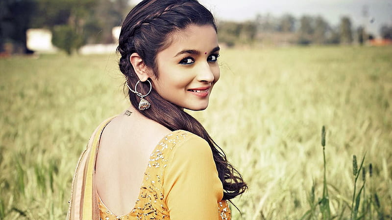 Alia Bhatt Desi Look, alia-bhatt, indian-celebrities, desi-girls, girls, HD  wallpaper | Peakpx