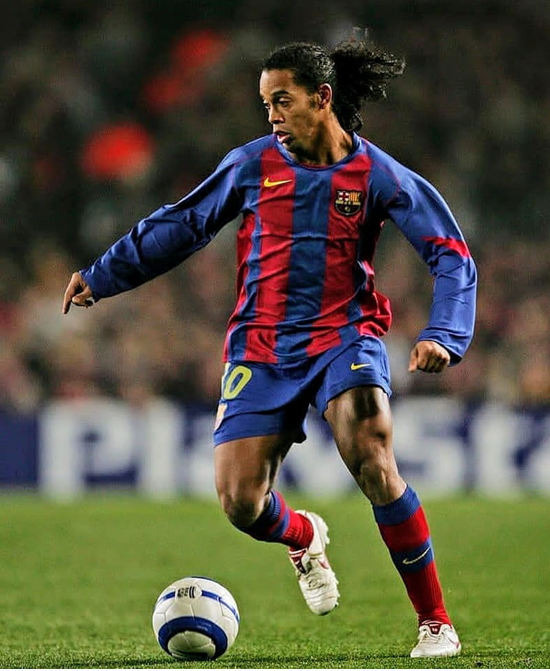 Ronaldinho giải nghệ: Tạm biệt nụ cười sáng cả góc sân